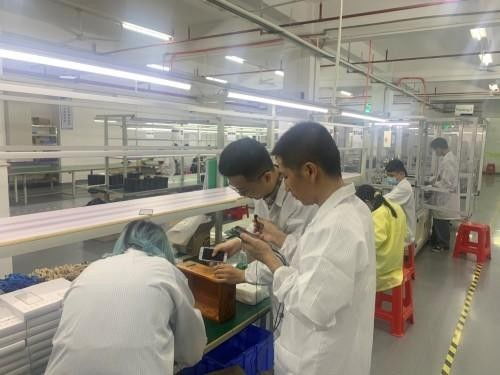 深圳电魔术科技旗下网红 波哥 ,莅临东莞工厂进行直播带货